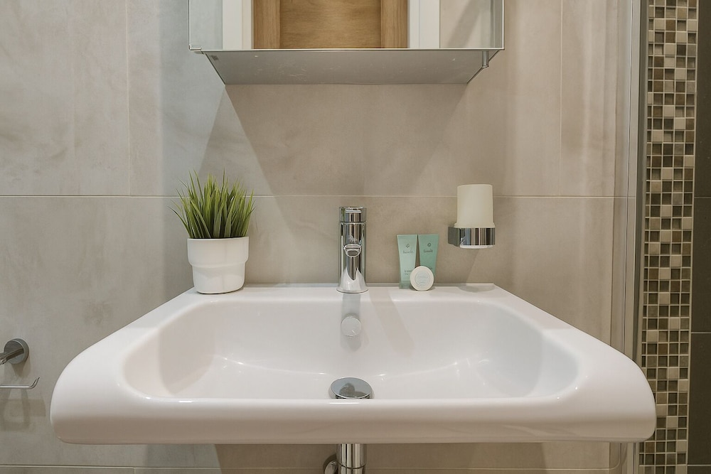 Modern Studio Flat in Hammersmith