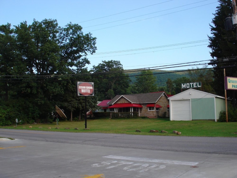 Altoona Vacations - Cedar Grove Motel - Property Image 2