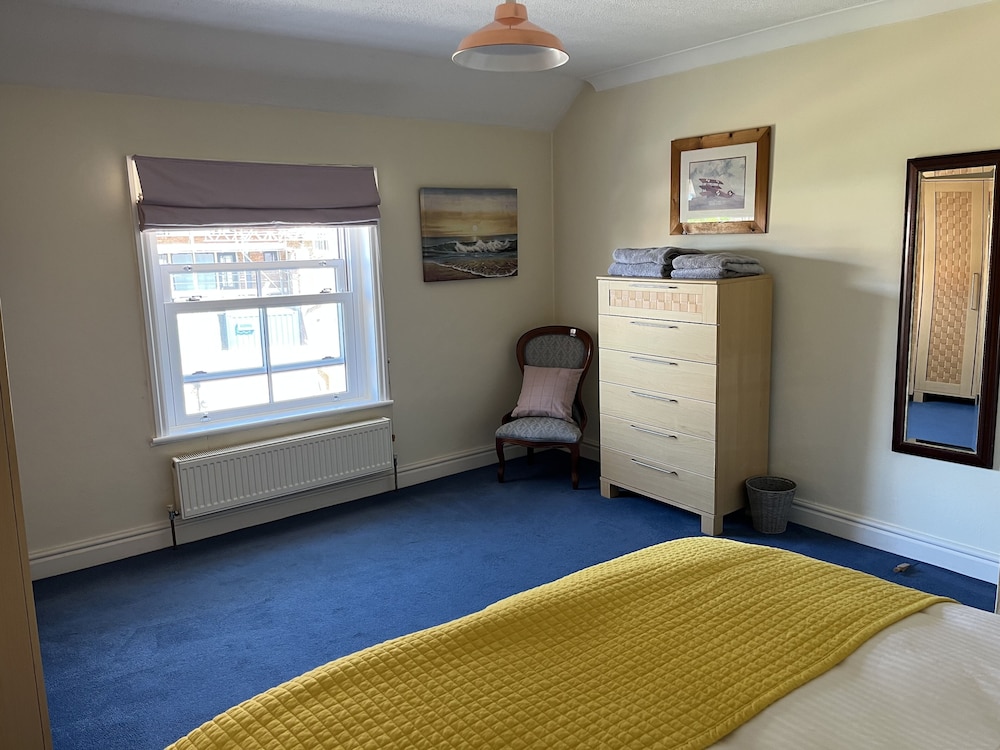 Seafront Sheringham 1 bed Apt Sleeps 4 - 1xdog view 2