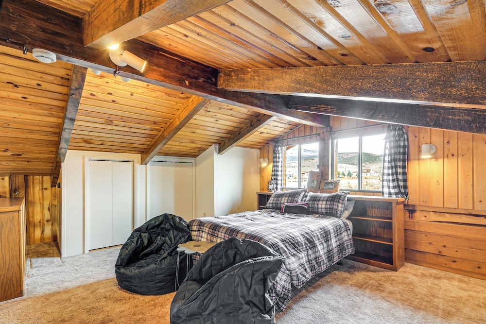 Mtn-view Cabin w/ Horse Pasture in Koosharem