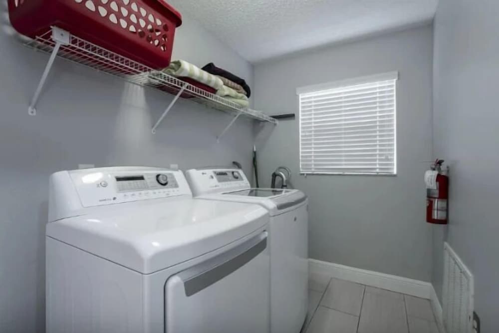 6Br Retreat W/ South Pool, Spa & Game Room Fun
