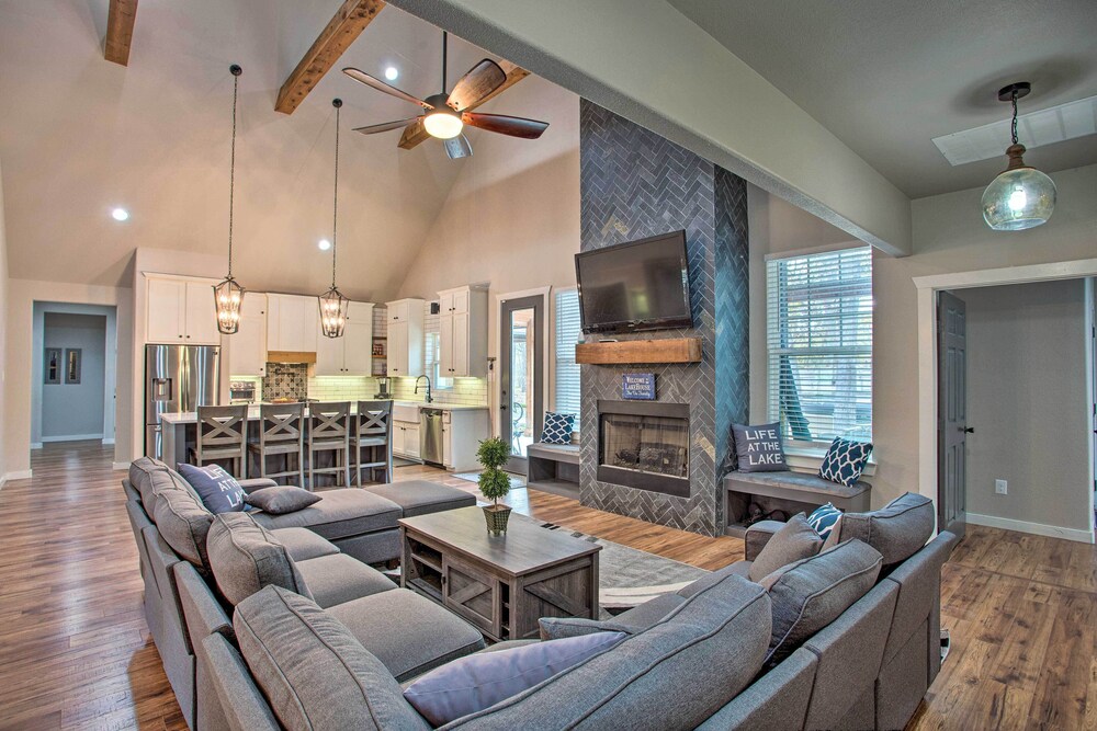 Game Room + Lake Tawakoni Access: Family Getaway! view 3