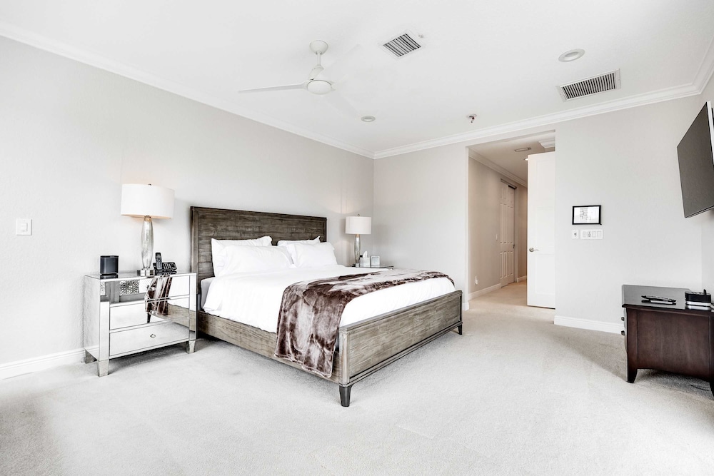 NEW 3-story Townhome With Pool Room Expansive Balcony Seconds Away From Las Olas