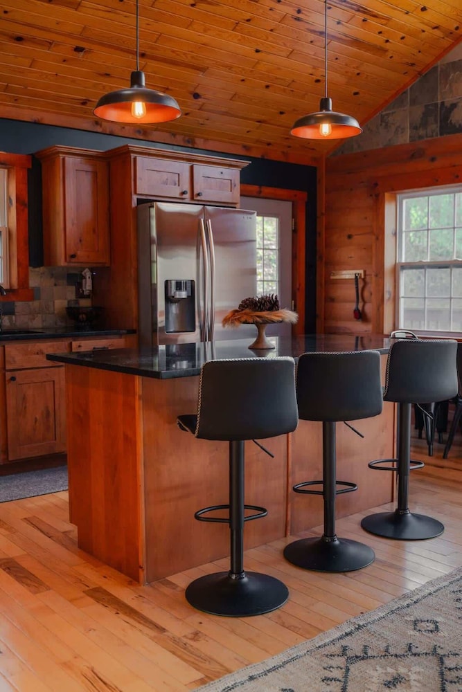 Cozy Cabin With Hot Tub - Near all in Hocking Hills