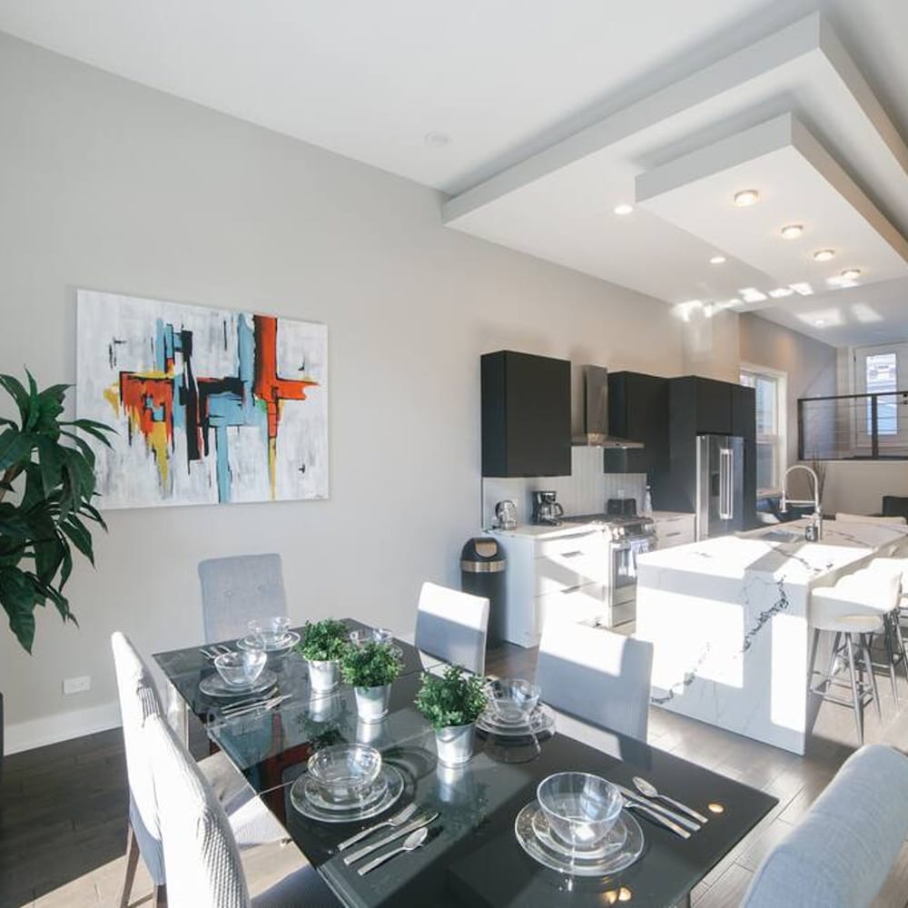 Magnificent NEW Home w 8 Beds Free Parking