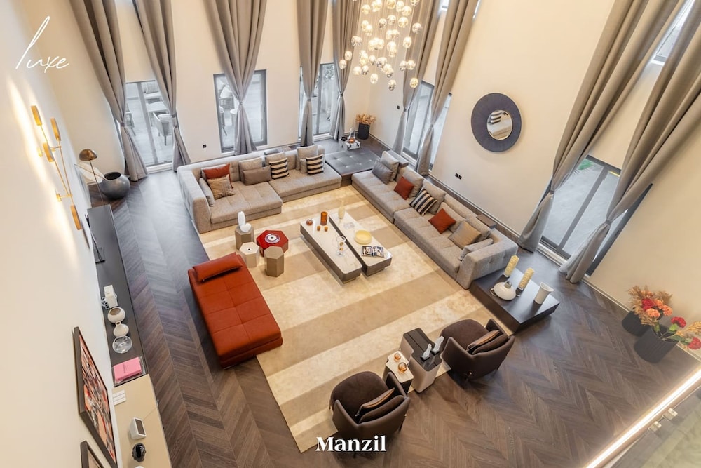 Luxury Sky Villa w Private Pool Sea View in Palm