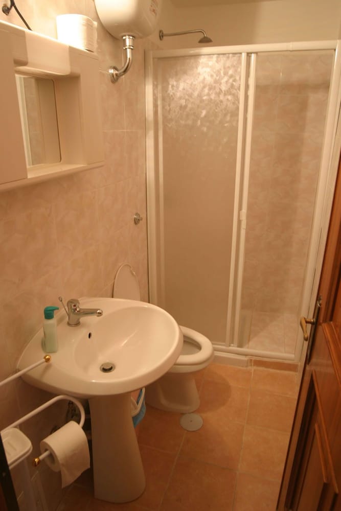 Vatican Rooms Guest House