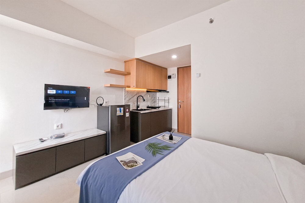 Studio Near Krl Station At Cisauk Point Apartment