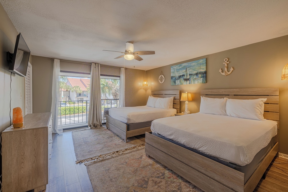 2BR Condo in Edgewater Resort With Golf, Tennis, Pools & Free Tram Service!