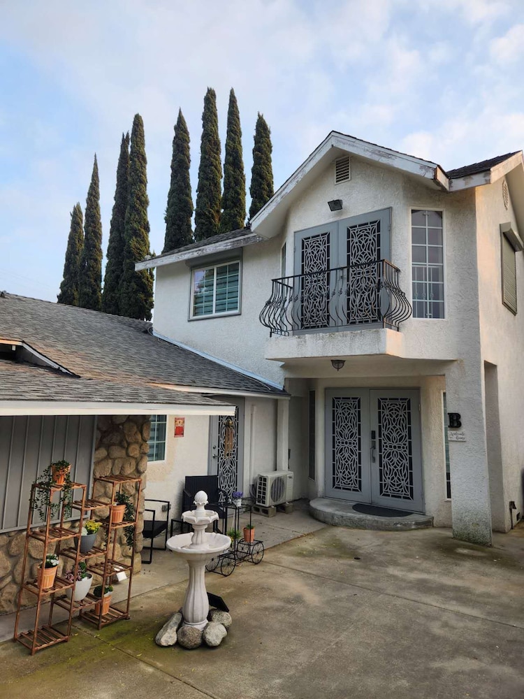 Monterey Park Retreat Spectacular Views Comfort