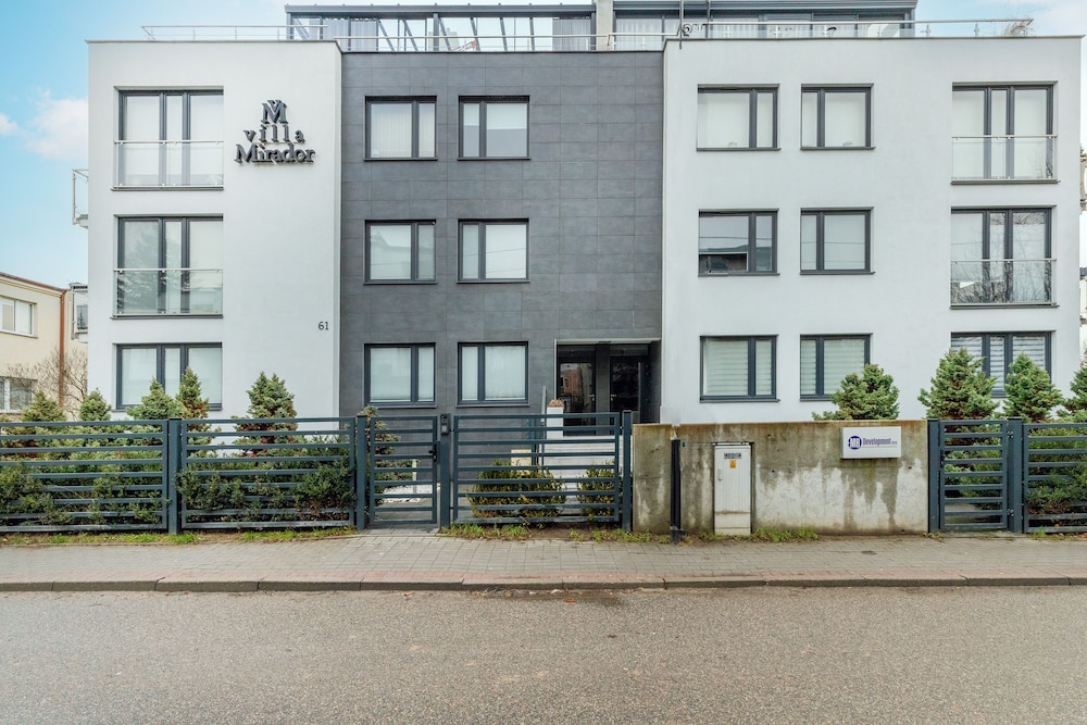 Beige Studio for 4 in Gdynia by Renters view 3