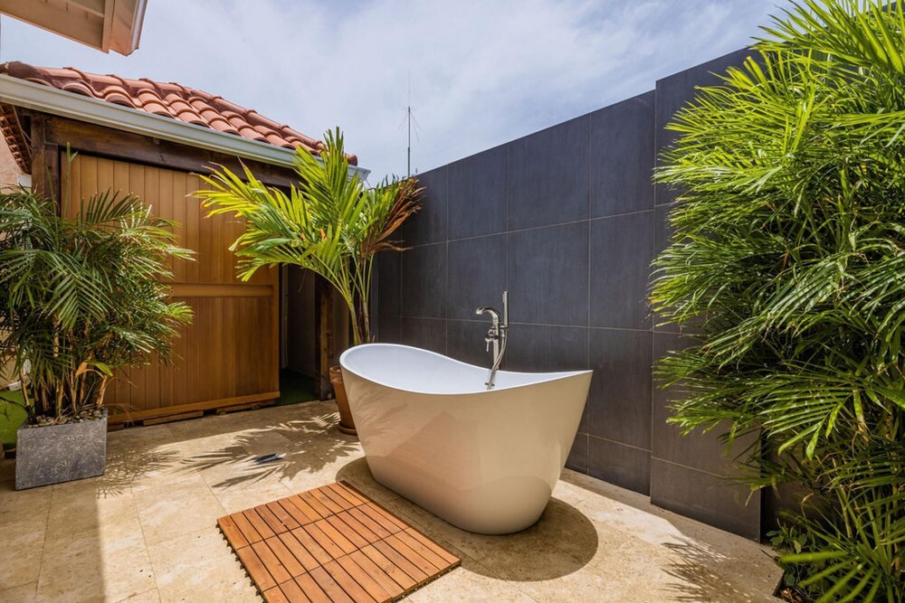 Villa Blue Topaz - Oasis With Pool Hot tub Sauna