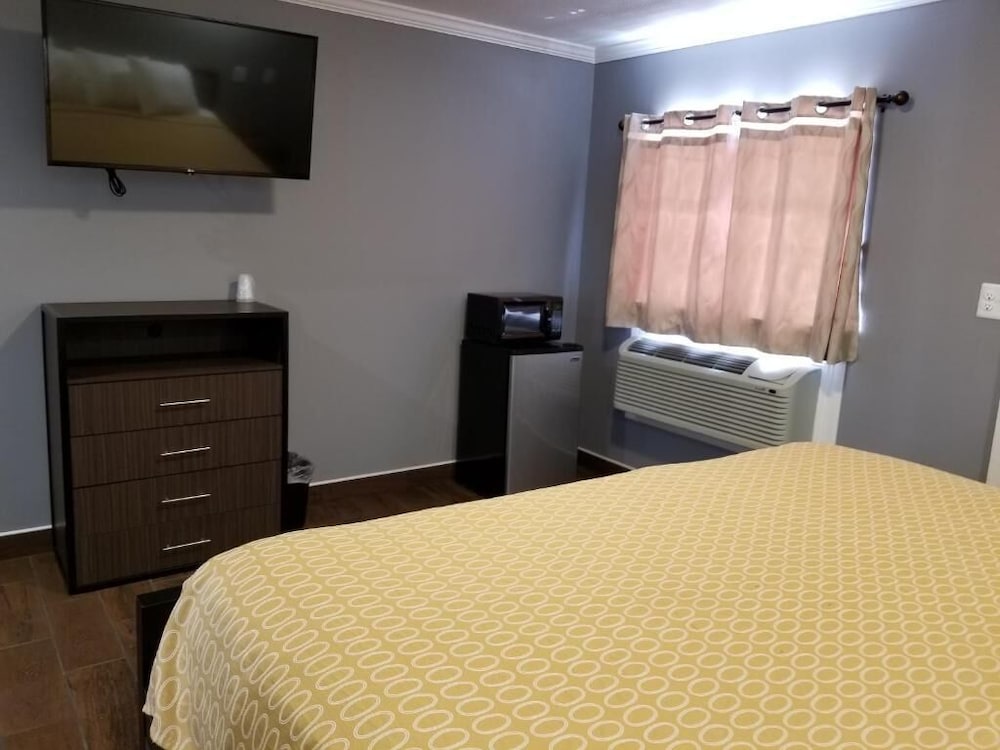 Lone Star Inn by FairBridge - Property Image 1