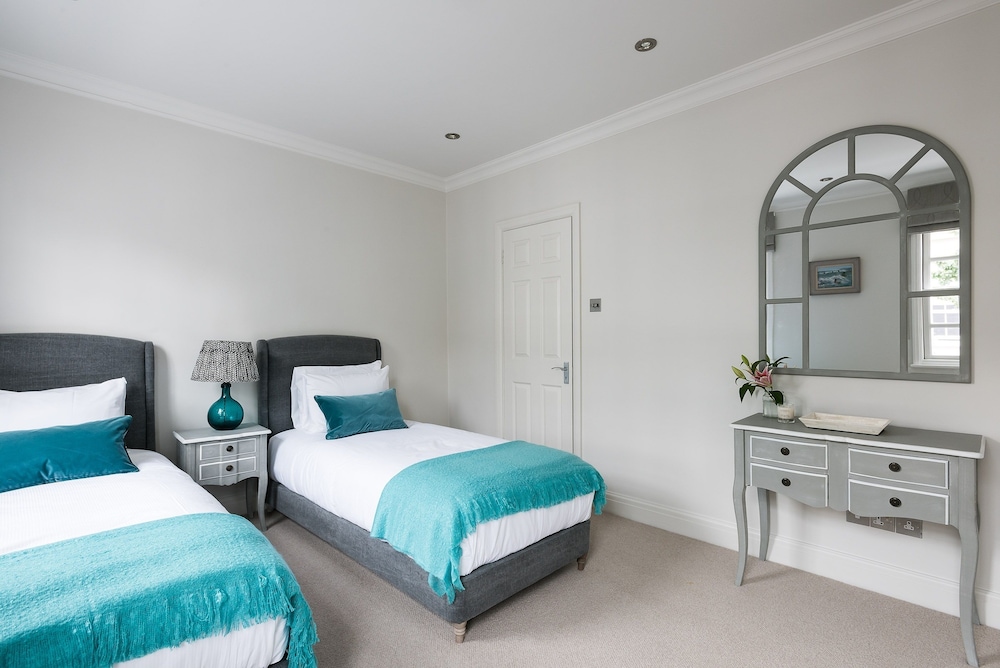 Ultra luxurious London home for 5-7