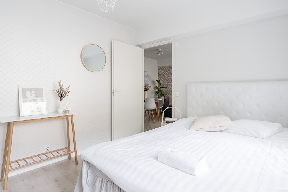 Cozy 1BR Home at Downtown next to All Restaurants view 4