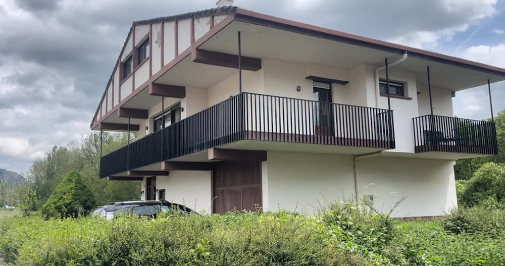 3-bed Artist Chalet Near San Sebastian, Sleeps 6
