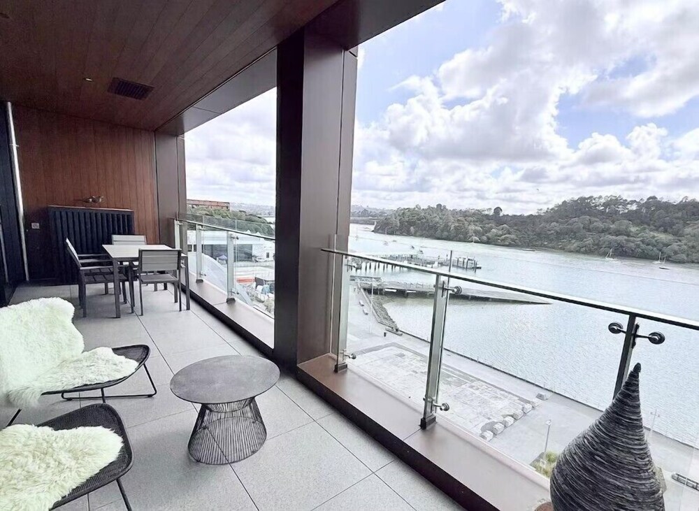 Catalina Bay 2BR w Balcony Views by Zodiak Stays