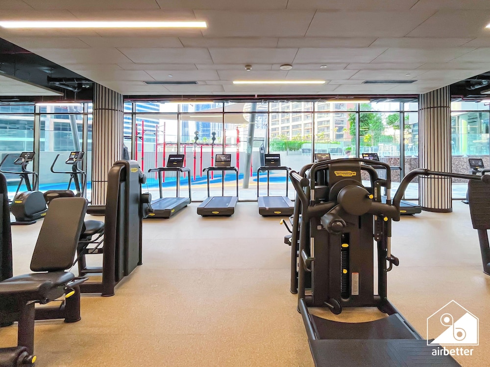 Luxurious 3BR Canal View Apartment Pool + Gym