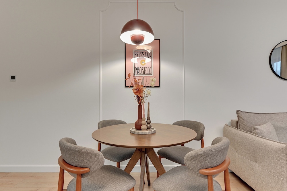 Doki Living - Foodhall & Parking by Downtown Apartments