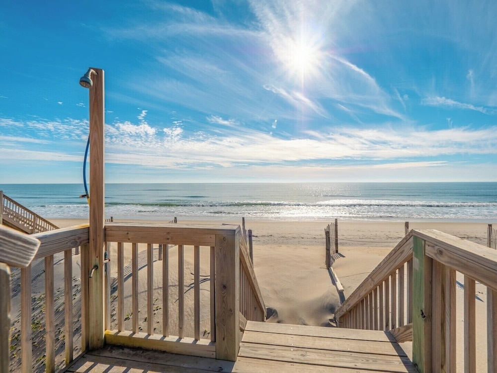 Sunflower Beach House by Topsail Realty