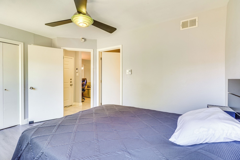 4 Mi to Dtwn: Gem w/ Pool Access & Patio in Austin