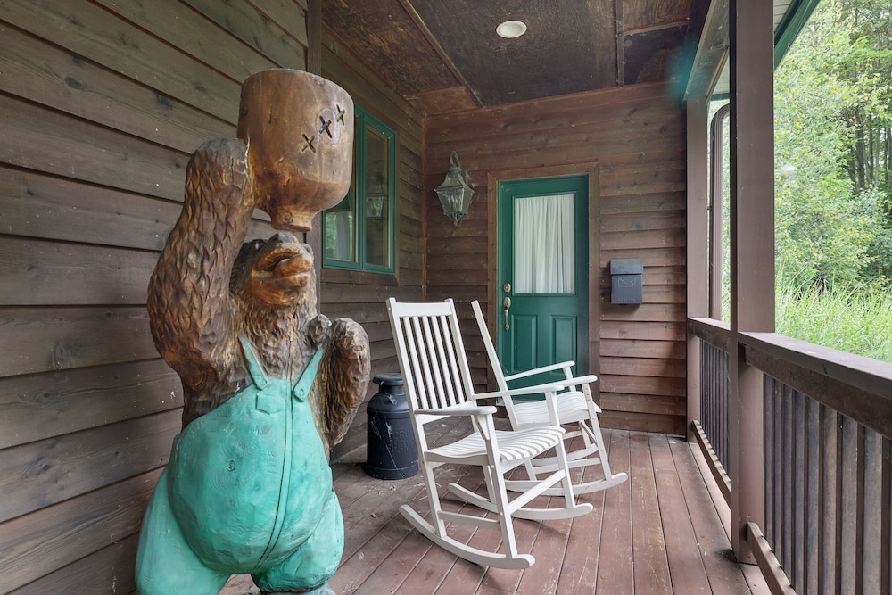 Elk Hollow by Avantstay Lakefront Chalet w Game Room Fire Pit