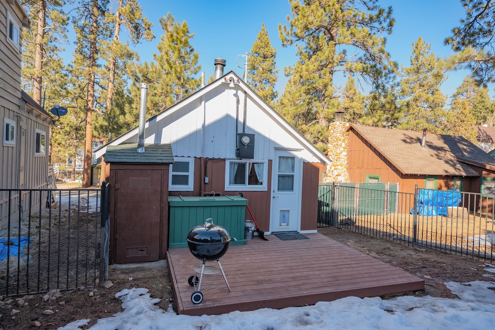 Cozy Pines Retreat view 5