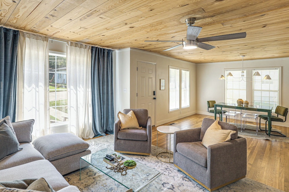 Walk to Ole Miss! Updated Home Near Oxford Square