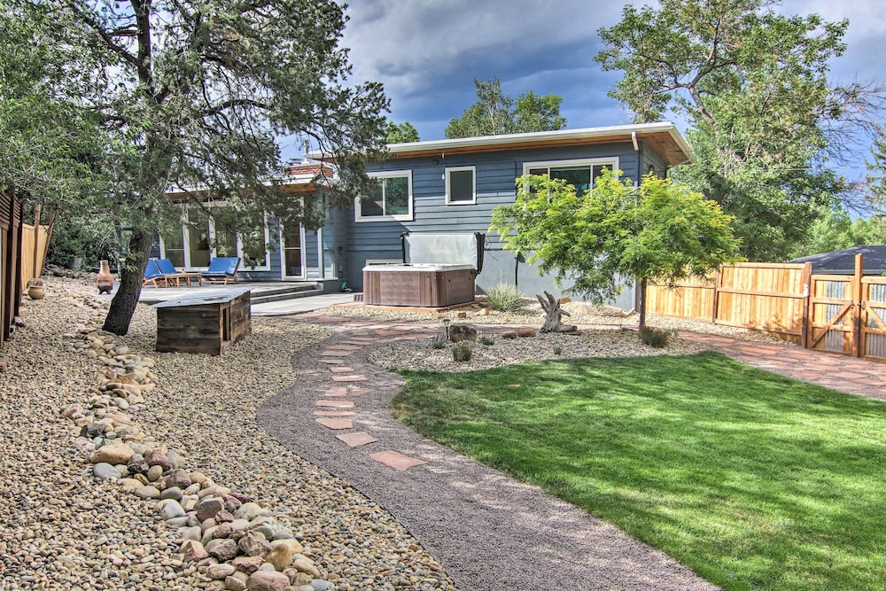 Charming Colorado Springs Getaway w/ Hot Tub! view 5