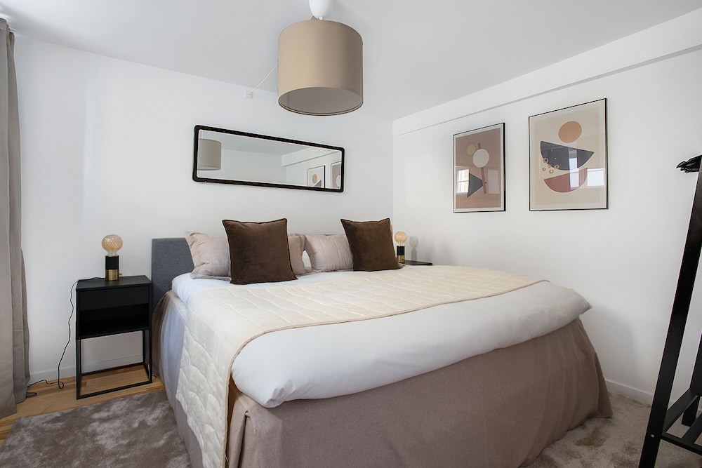 Sanders Regent - Lovely 2-bdr Apt w Terrace view 2