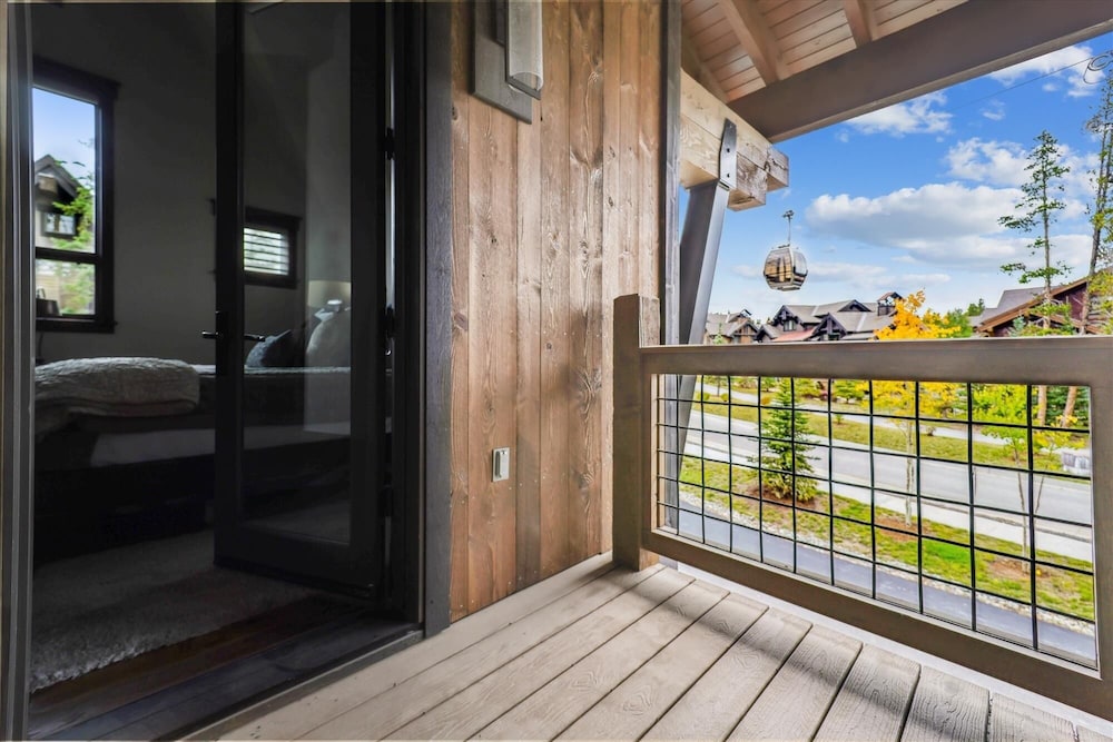 Highwoods At Shock Hill 4 Bedroom Townhouse by RedAwning