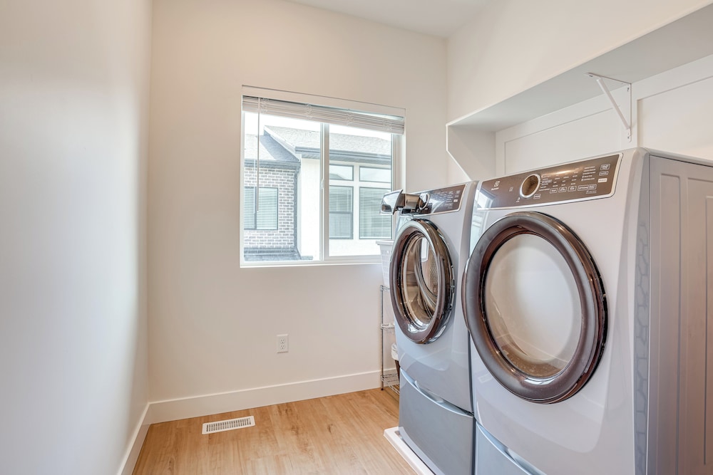 Hike & Ski: Townhome 8 Mi to Dtwn Ogden!