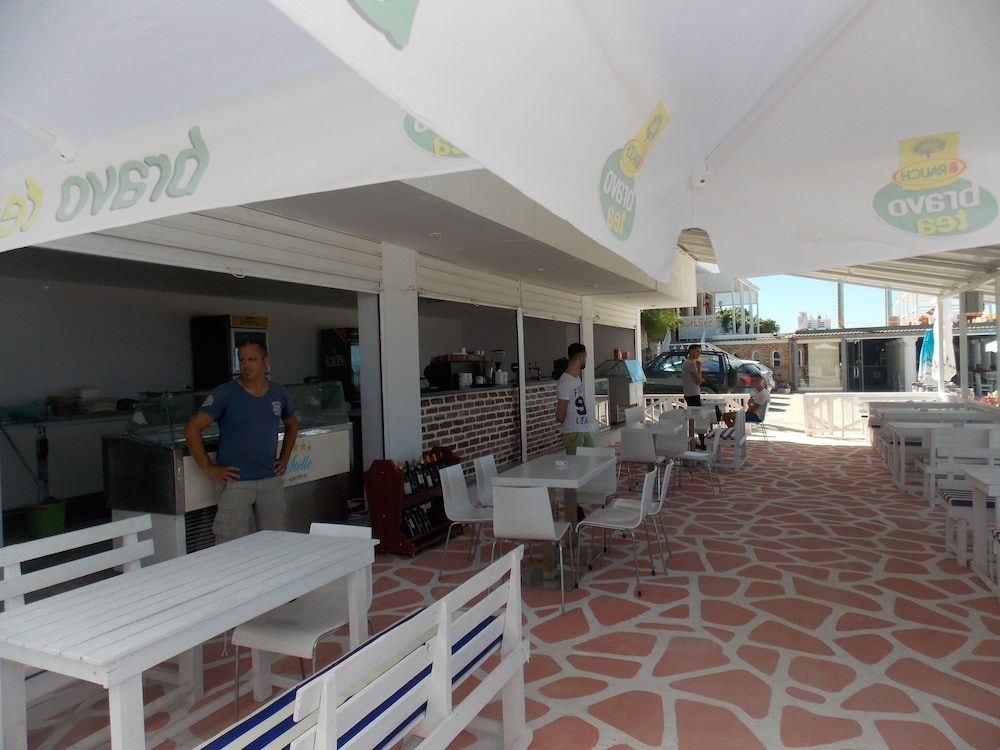Santa Paola Hotel - In Sarandë (Kodrra)