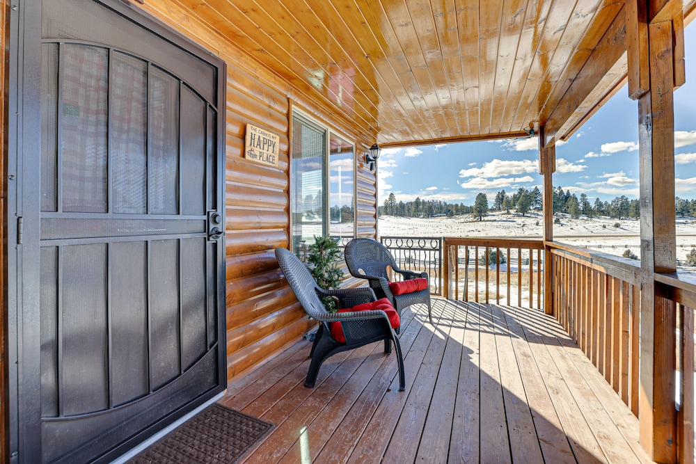 Cozy Duck Creek Village Cabin w/ Hot Tub & Views!