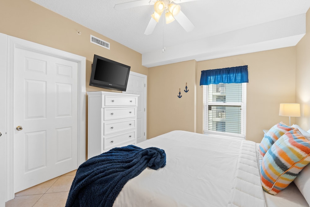 Twin Palms by Book That Condo