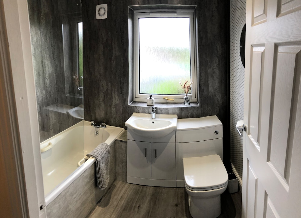 Ideal Road Trip Dunfermline Home - Free Parking