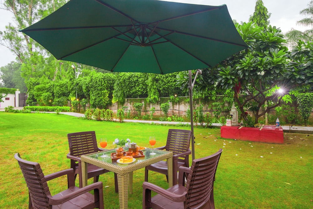 Alaya Stays 3 BHK with Pvt Pool-Daffodil