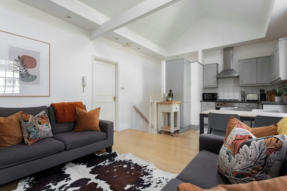 Bathurst Mews III by Onefinestay