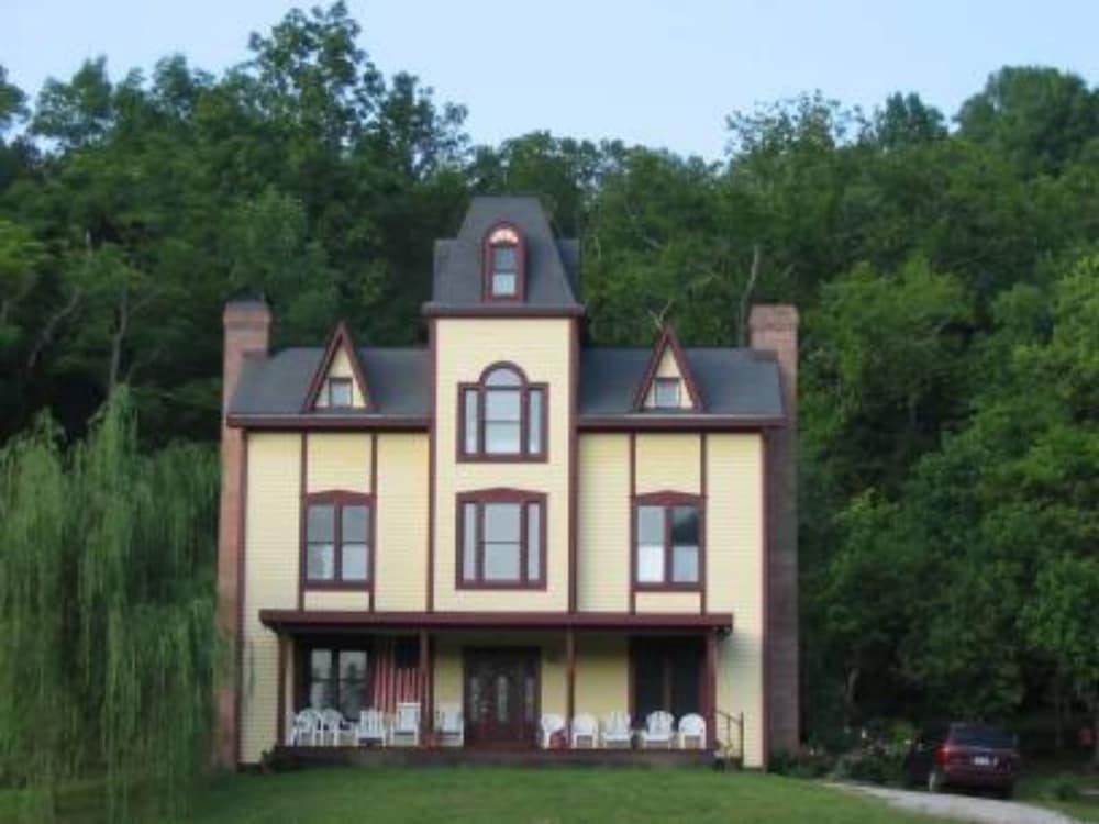 Richmond Vacations - Blue Heron BB and Retreat Center - Property Image 1