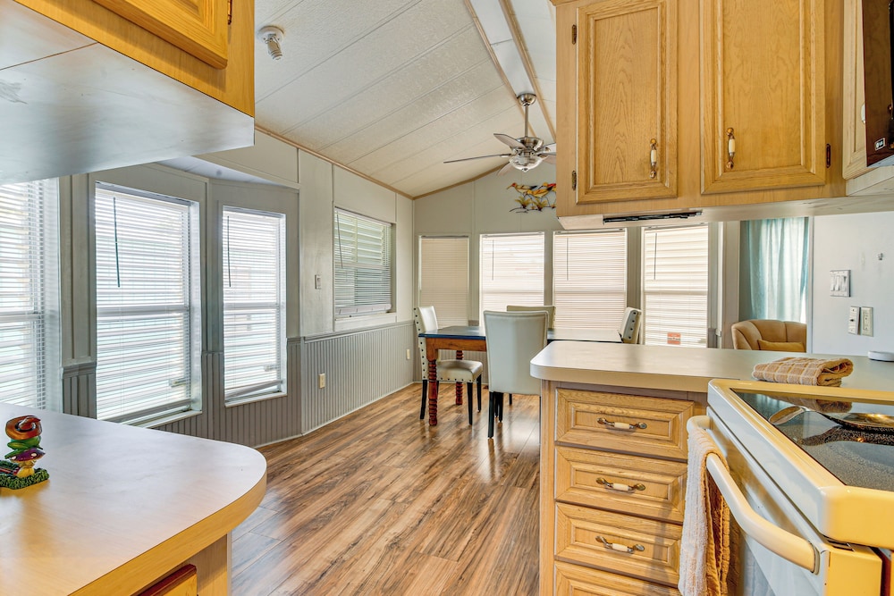 Steps to Bay! Home w/ Pool Access in Port Isabel