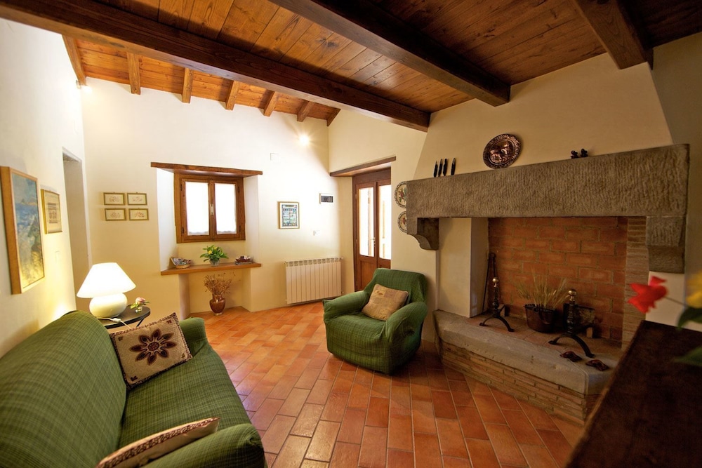 Wonderful private villa for 10 people with private pool, WIFI, TV, terrace, pets allowed and par...