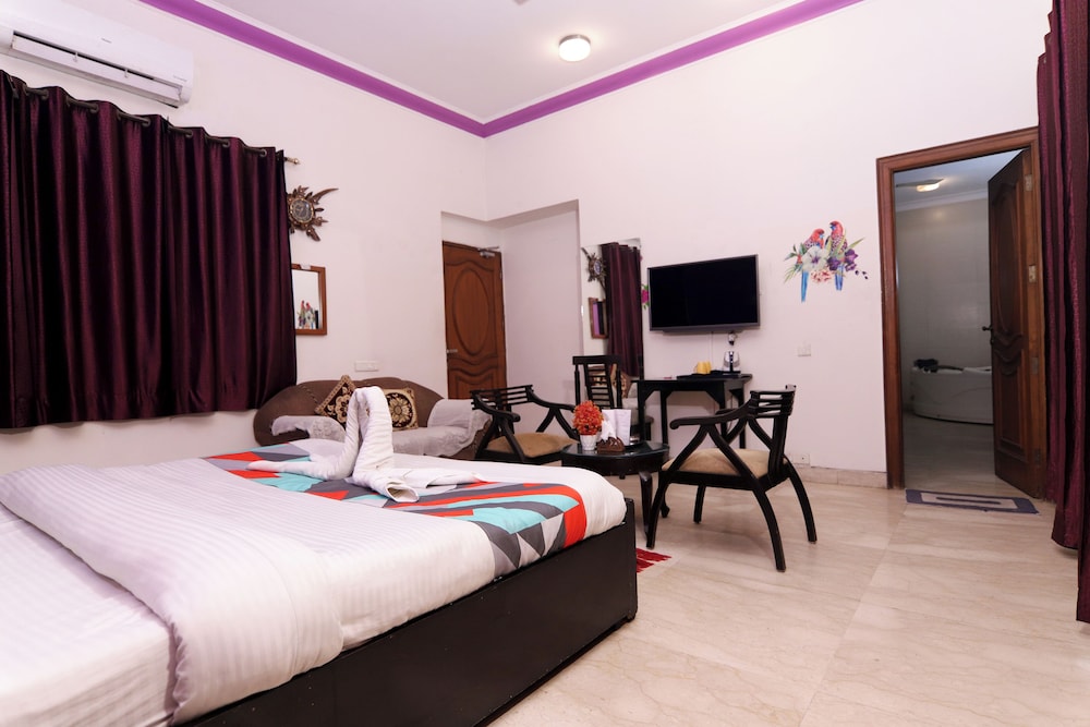 Hotel Ashray Noida