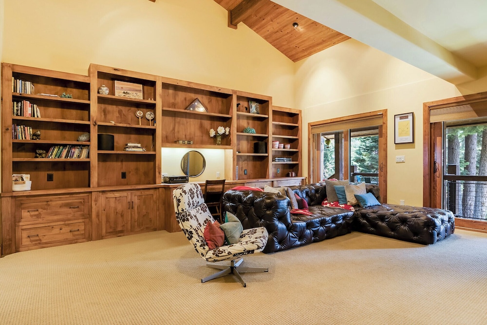 Star Haven Retreat 5 BDR Stunner!