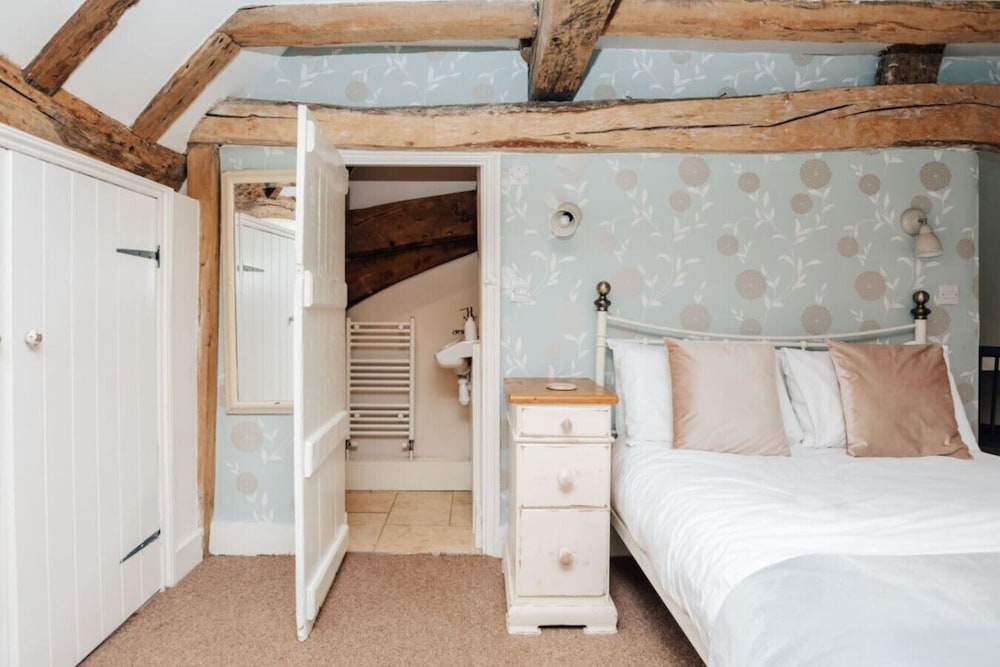 Antelope Cottage - Rural Pet Friendly Cottage