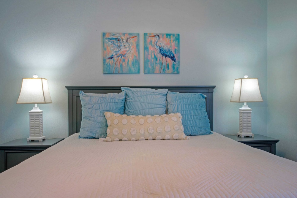 9 Costa Bahia Condos Sleeps 48 + Pool Minutes to the Beach