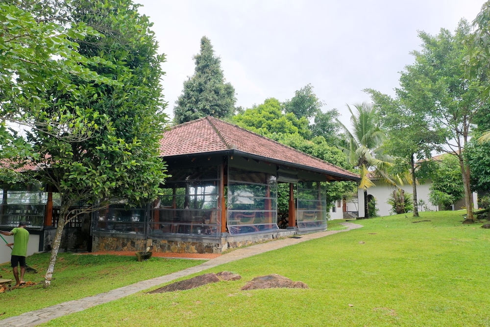 Heavensa Villas and Suites by The Clarks