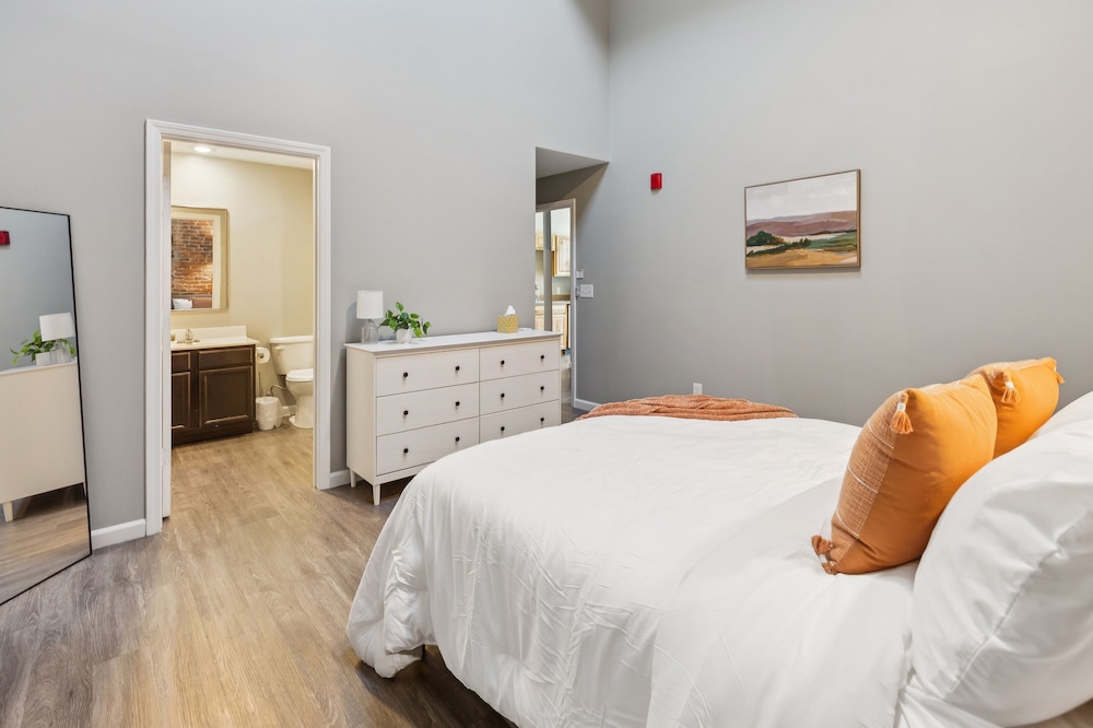 Rustic-industrial Loft With Courthouse Views 3 Bedroom Apts