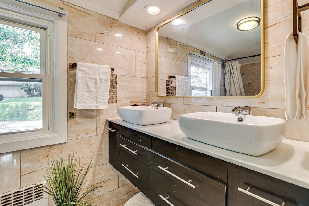 2 Mi to Town: Home w/ Patio & Yard in Waterbury!