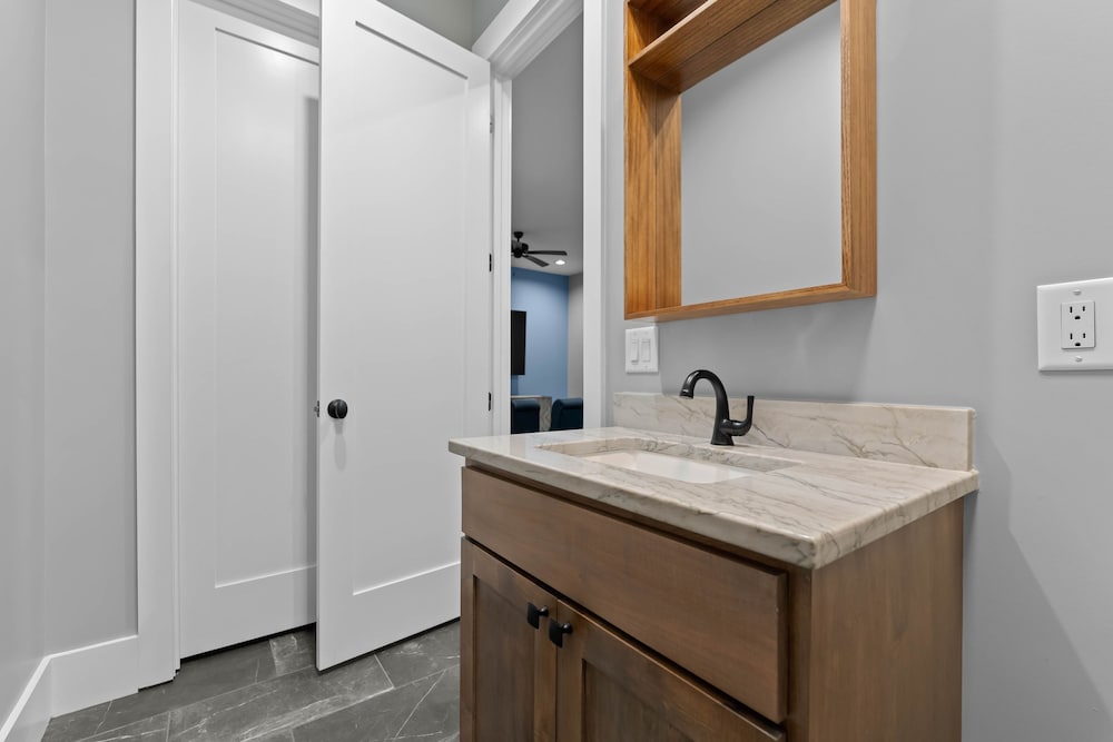 Blue Heron by Avantstay Lakefront Dock Pool Theater Sleeps 22