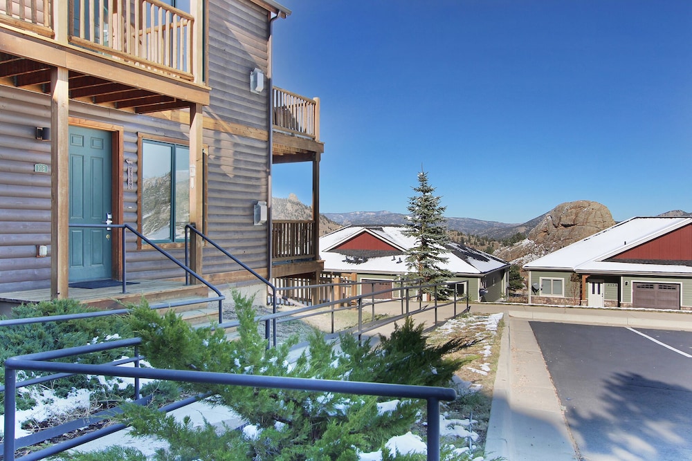 Mount Cirrus 10b 2 Bedroom Condo by RedAwning